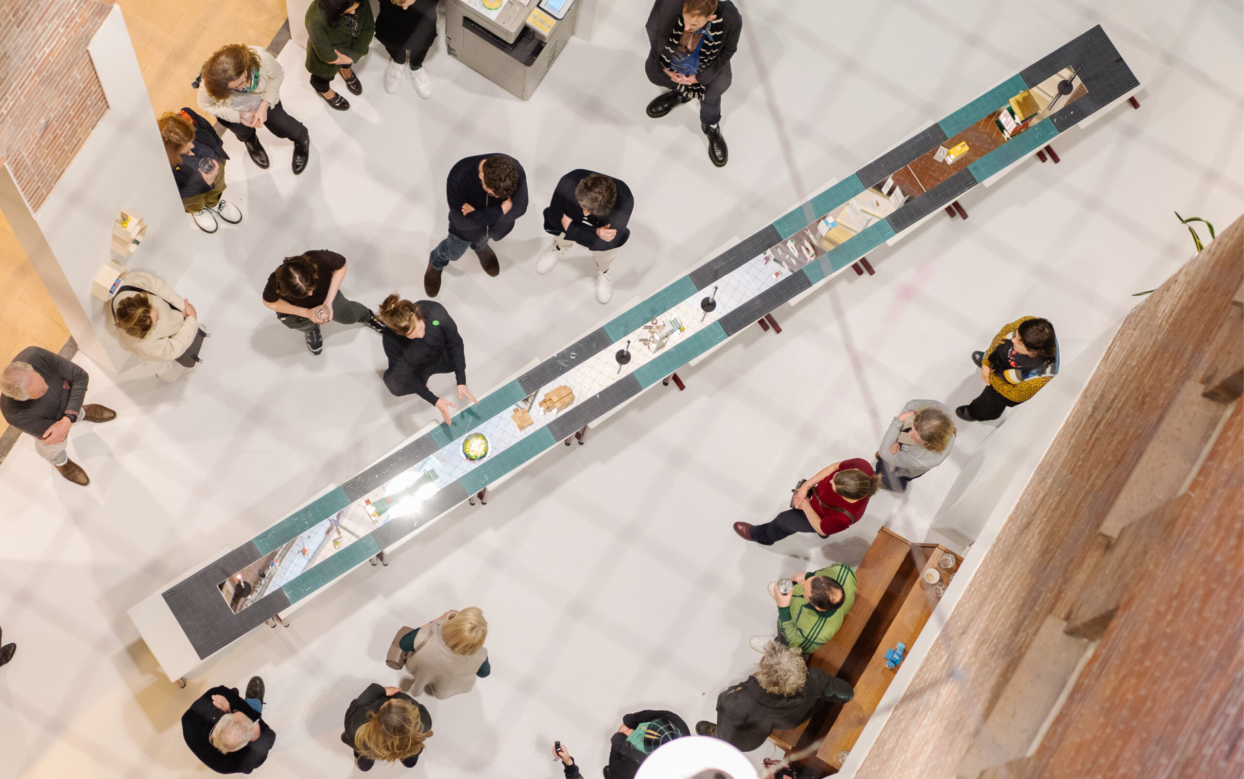 Photo of a surtout de table made by Cecilia Hendrikx. Photographed by Almicheal Fraay.