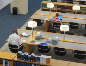 Photo of a reading room at the KB
